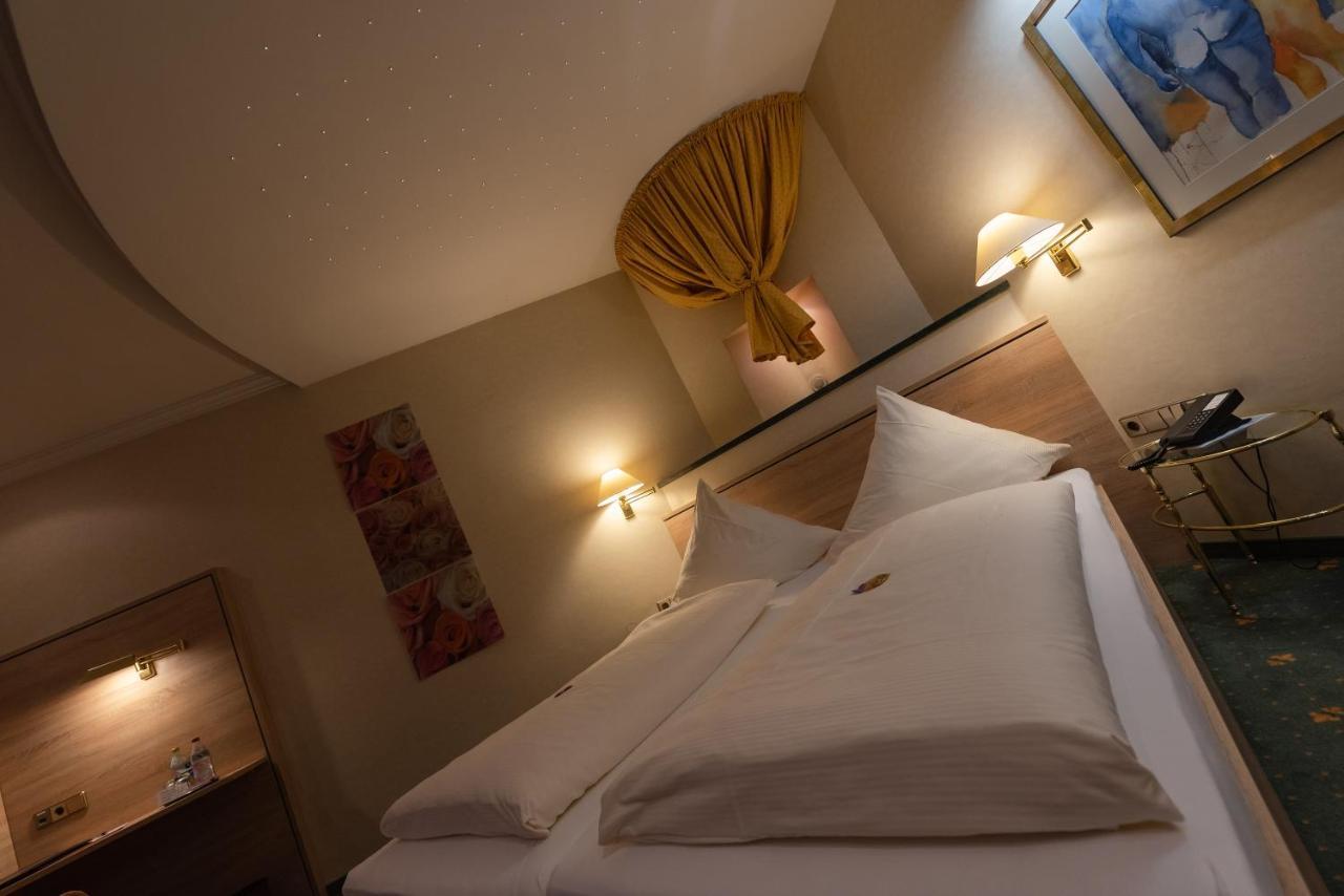 Hotel Am Schloss Иллертиссен Экстерьер фото