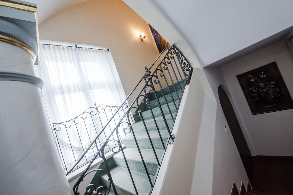 Hotel Am Schloss Иллертиссен Экстерьер фото