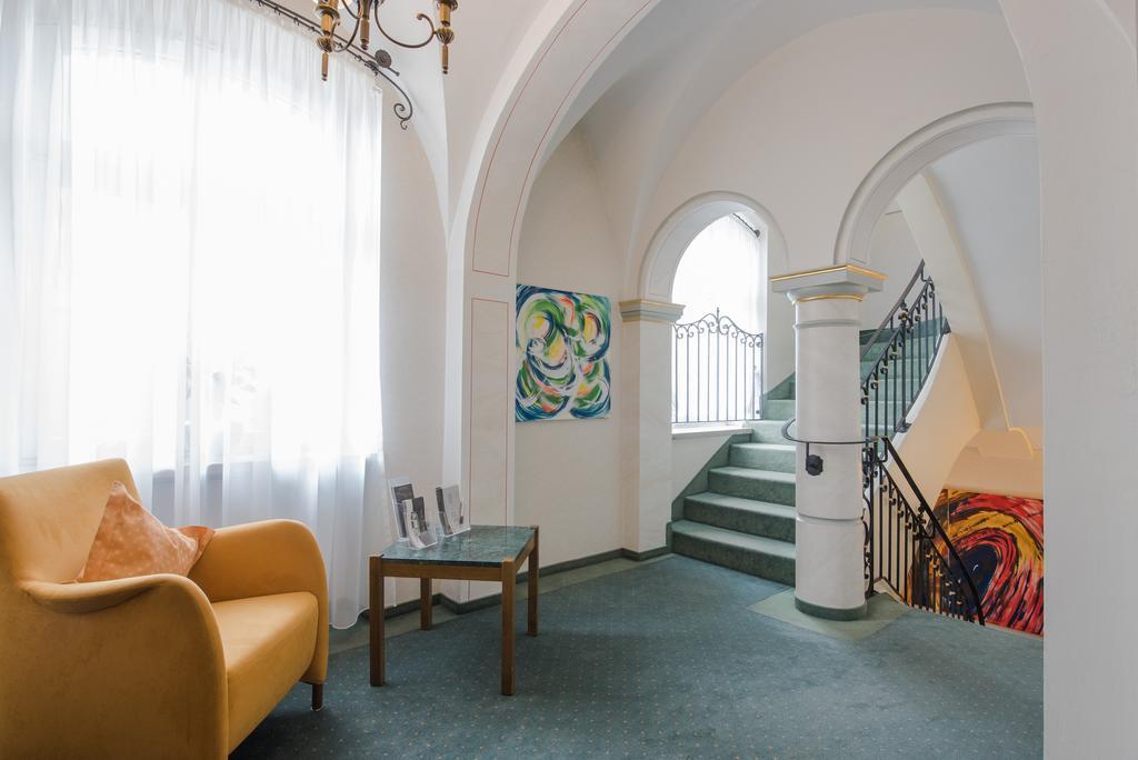Hotel Am Schloss Иллертиссен Экстерьер фото