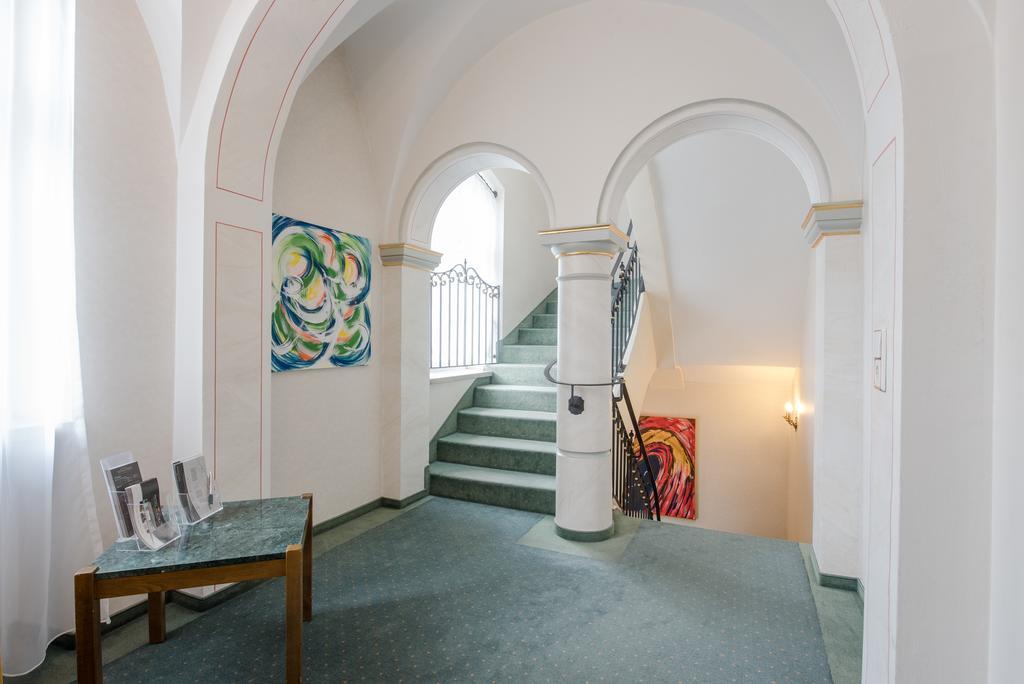 Hotel Am Schloss Иллертиссен Экстерьер фото
