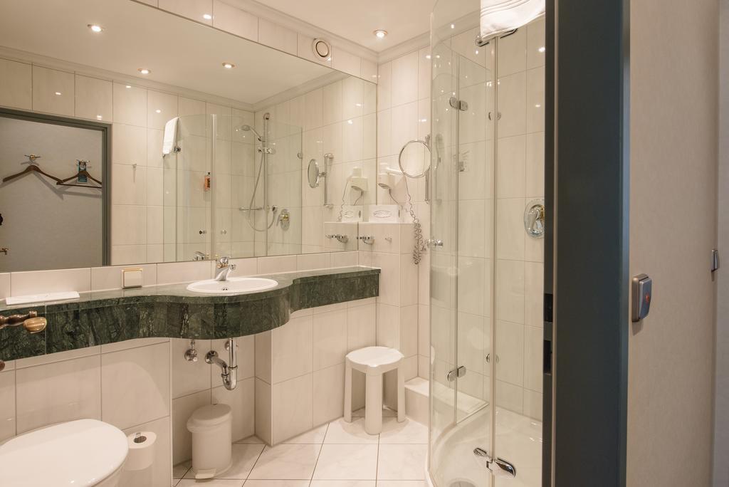 Hotel Am Schloss Иллертиссен Экстерьер фото