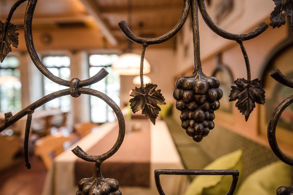 Hotel Am Schloss Иллертиссен Экстерьер фото