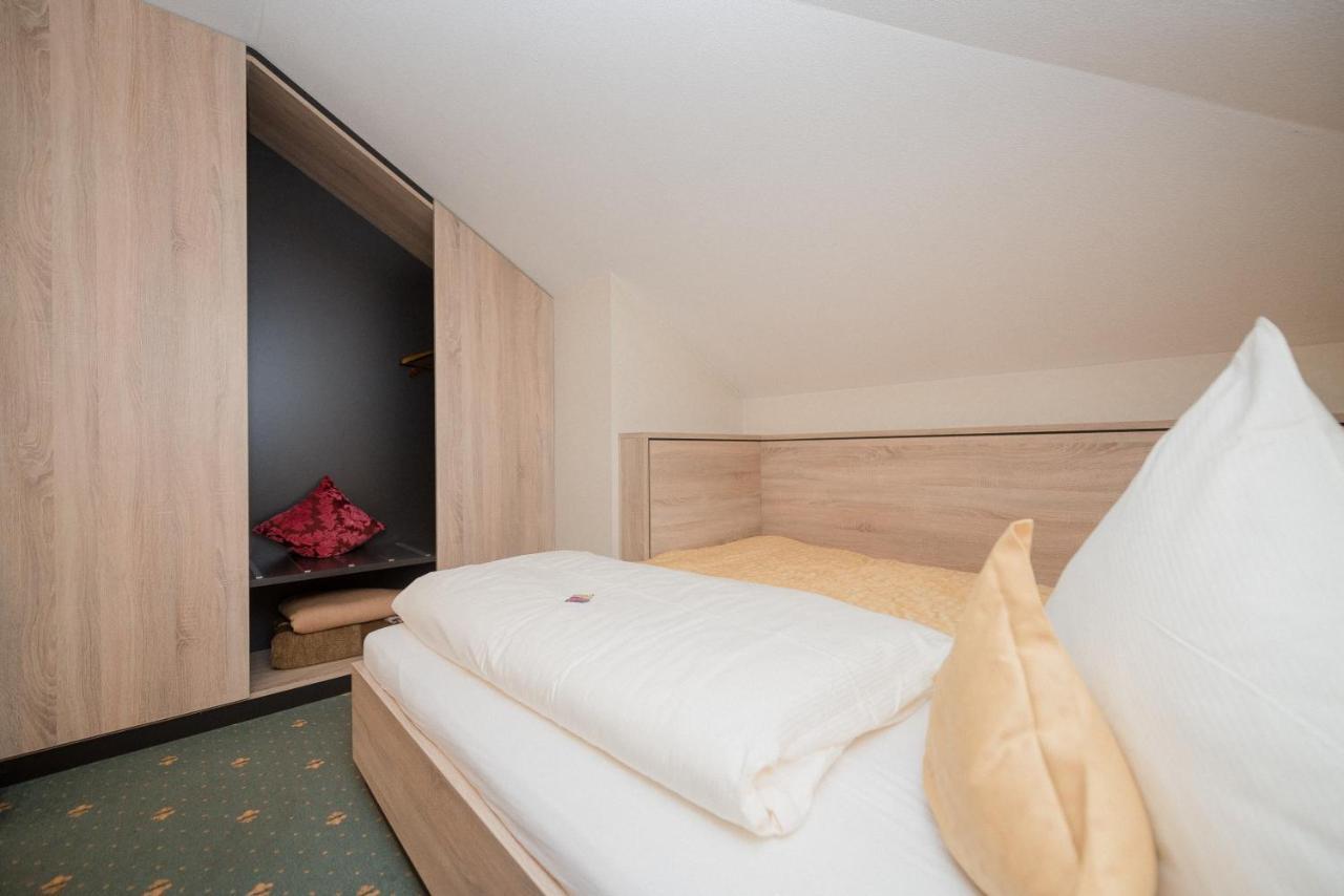 Hotel Am Schloss Иллертиссен Экстерьер фото