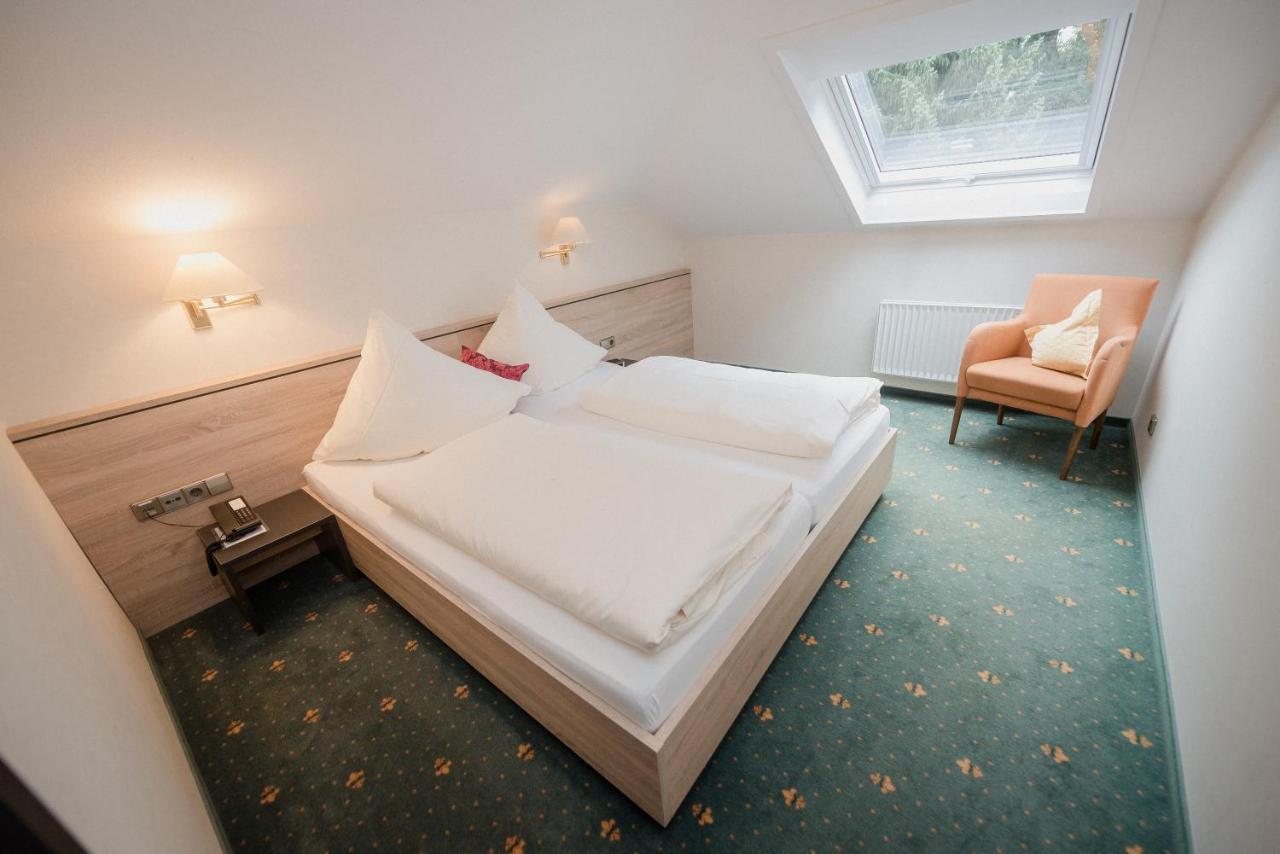 Hotel Am Schloss Иллертиссен Экстерьер фото