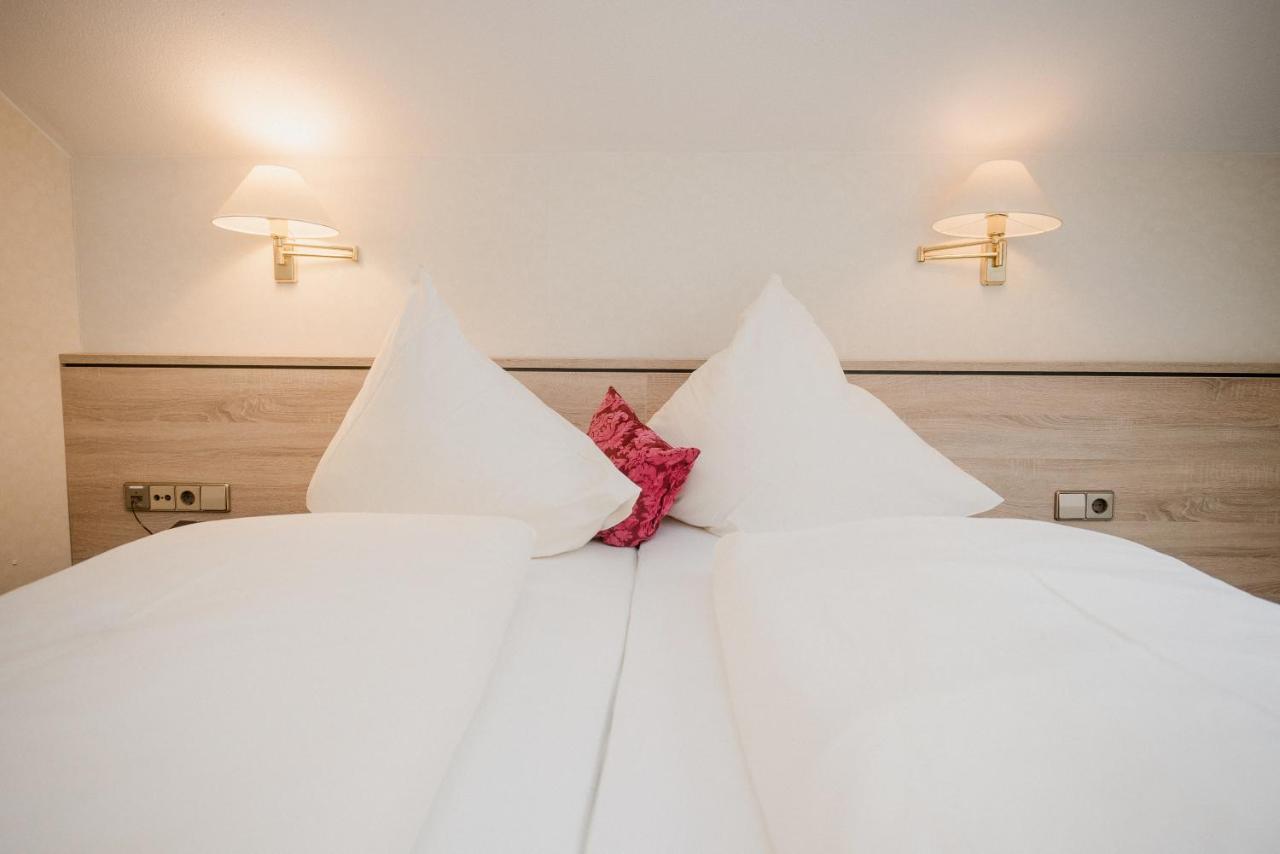 Hotel Am Schloss Иллертиссен Экстерьер фото