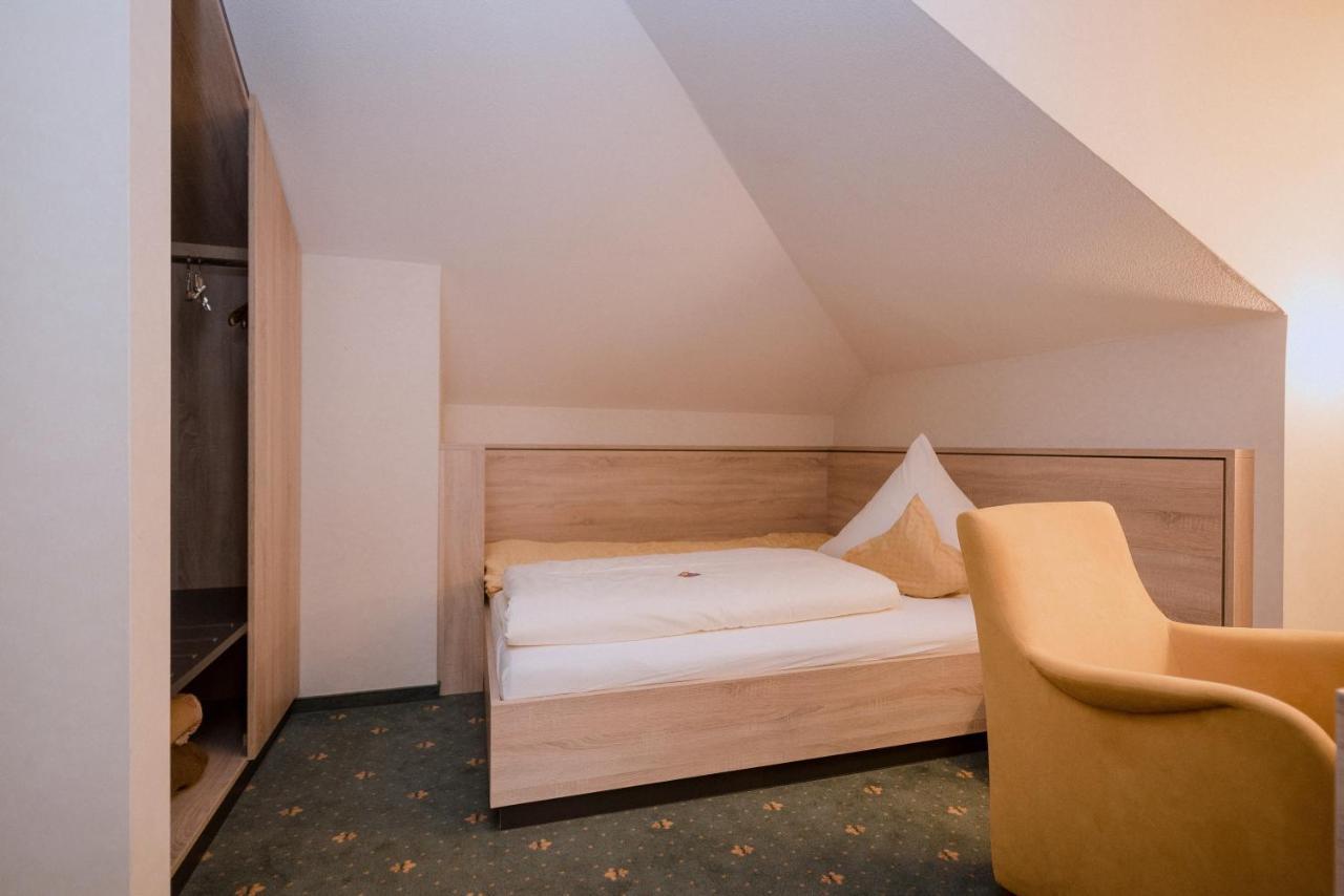 Hotel Am Schloss Иллертиссен Экстерьер фото