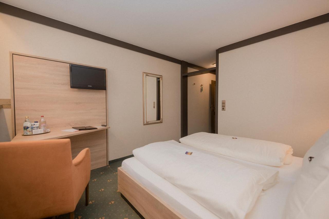Hotel Am Schloss Иллертиссен Экстерьер фото
