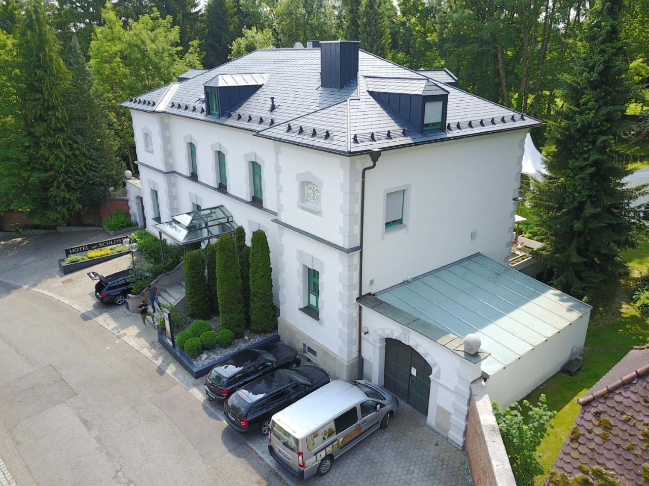 Hotel Am Schloss Иллертиссен Экстерьер фото
